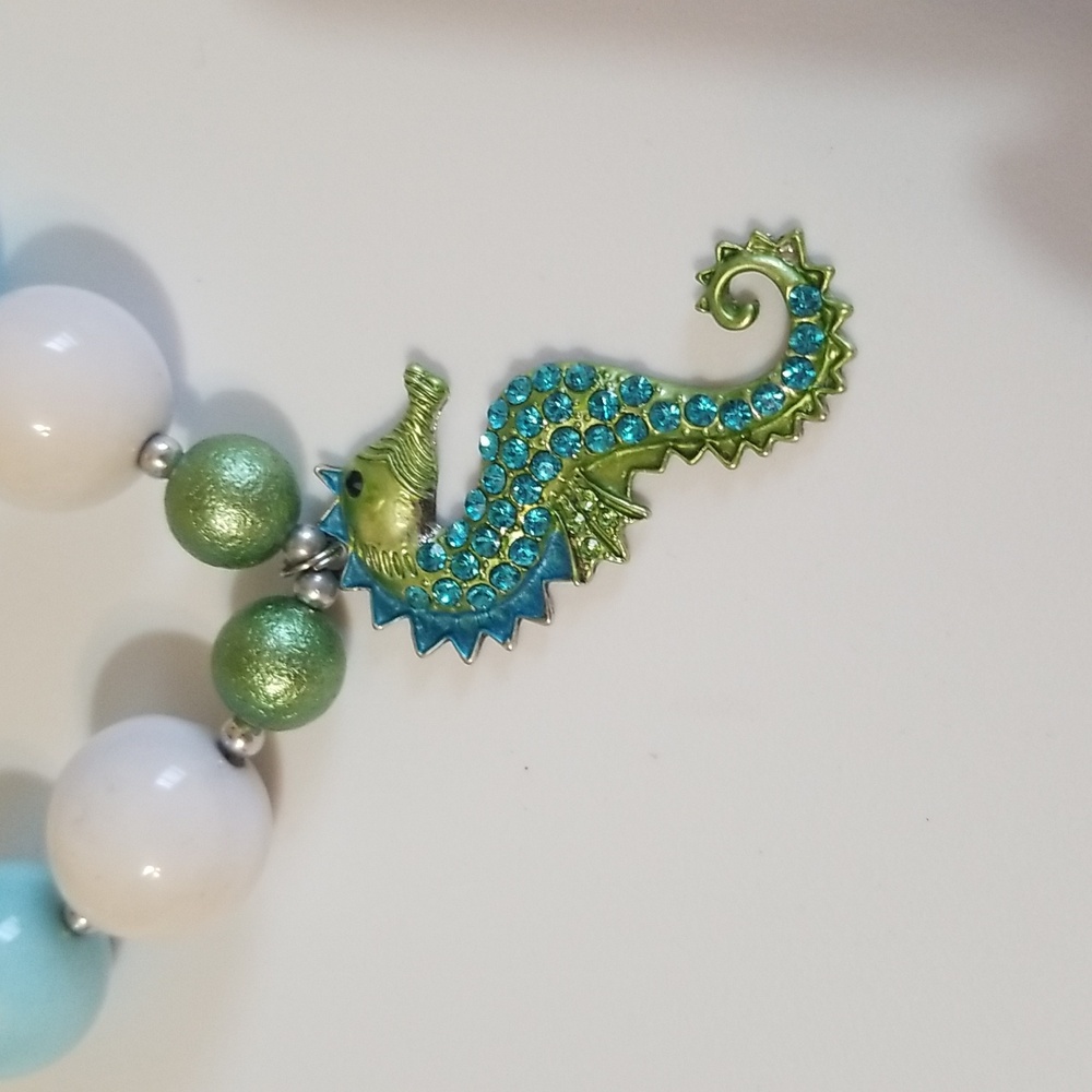 Summertime fun seahorse beaded choker style necklace. - Picture 2 of 6